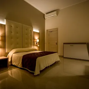 Otel Bel, Cenova